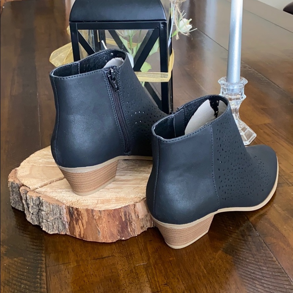 Cato Booties - Picture 6 of 7